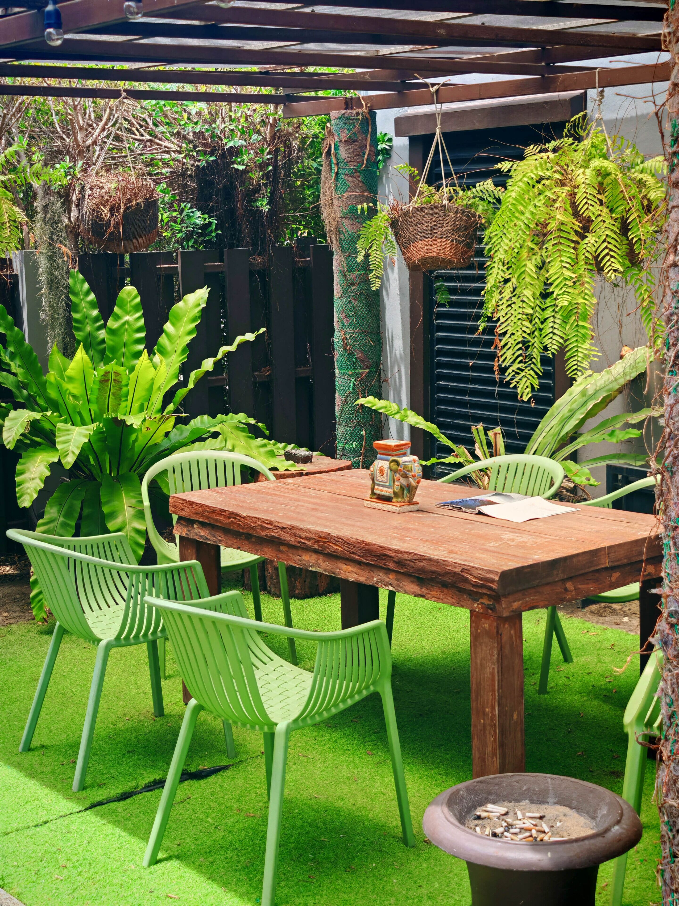 En 32-tommers LCD-TV med kabel-kanaler samt TV