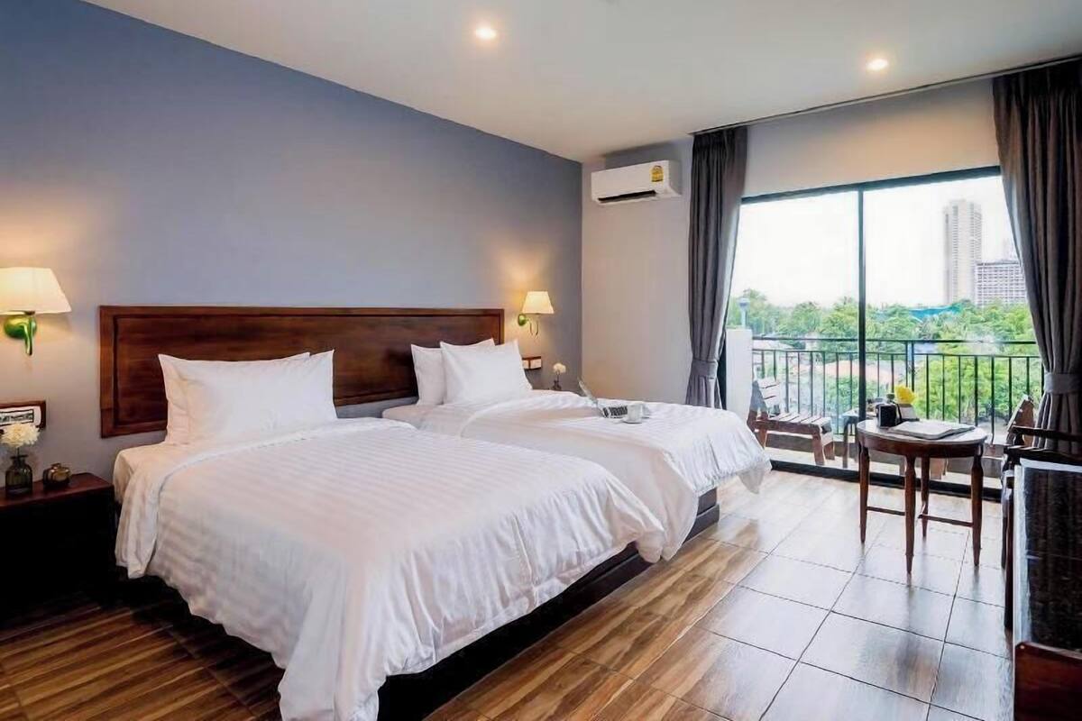 In-room safe, desk, blackout drapes, soundproofing