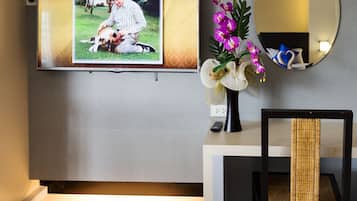 Minibar, desk, free WiFi