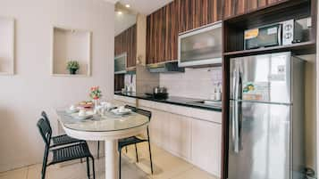 Apartment, 2 Bedrooms | Private kitchen | Full-sized fridge, microwave, stovetop, electric kettle