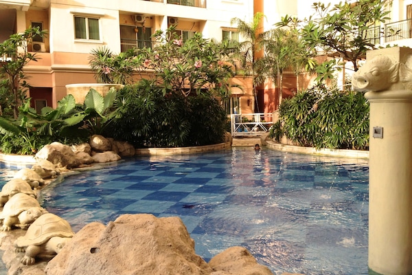 Kolam renang outdoor