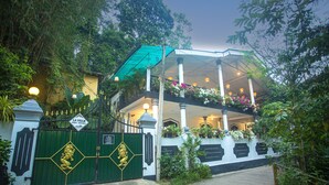 Front of property - La Villa Guest House (Unawatuna)