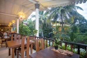 Phòng đôi Deluxe, 1 giường cỡ king, không hút thuốc, hiên | Hiên