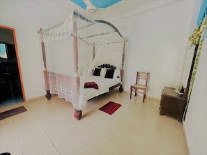 Habitación Deluxe, planta baja | Colchones con acolchado adicional, caja fuerte, wifi gratis