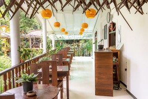 Quầy tiếp tân