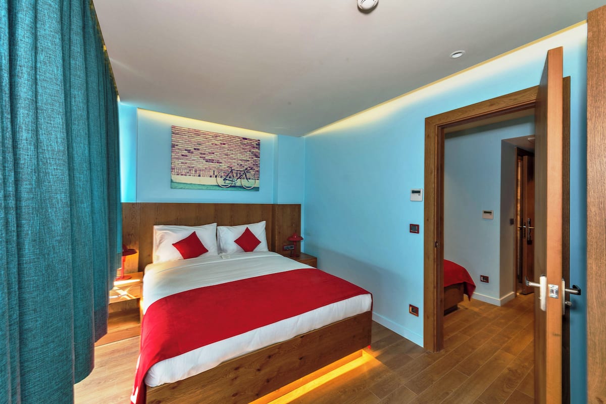 Minibar, in-room safe, desk, soundproofing