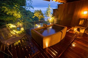 A wooden deck with a hot tub, a glass balustrade, and a chair. - wa-tei Kazekomichi (Atami)
