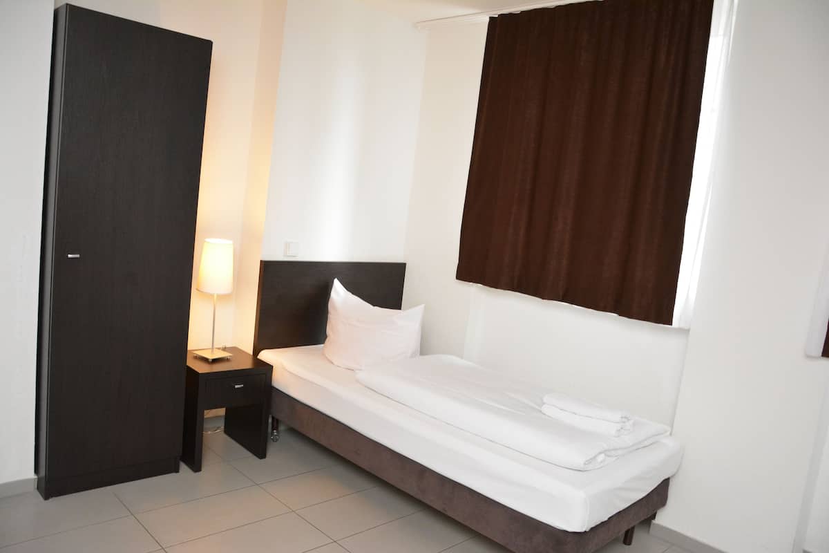 Habitación individual estándar | Caja de seguridad en la habitación, escritorio y insonorización