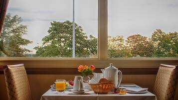 Petit déjeuner complet (12 GBP par personne)