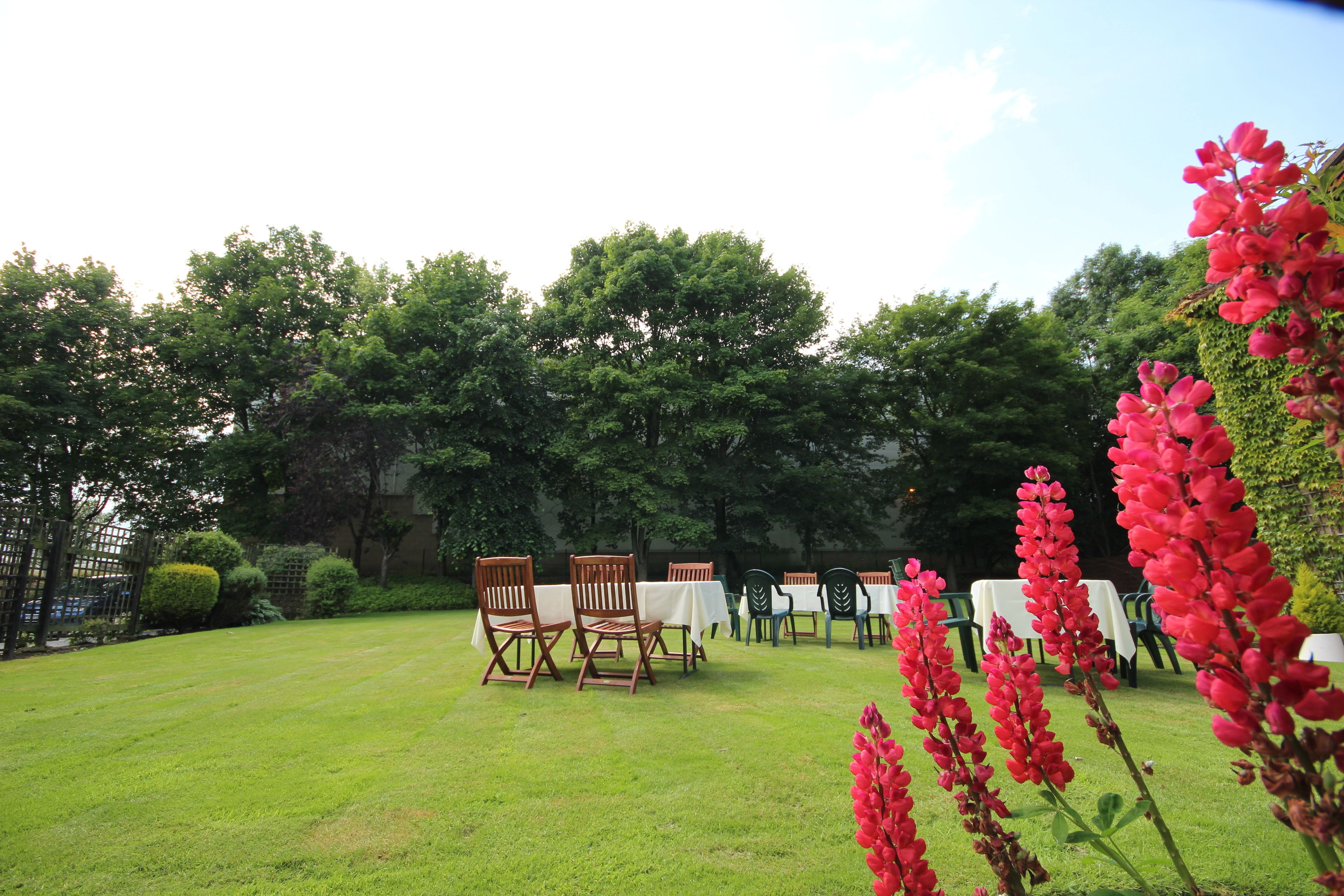 2 restaurants, breakfast, lunch, dinner served; british cuisine