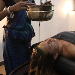 Sauna, tina de hidromasaje, baño de vapor y tratamientos corporales