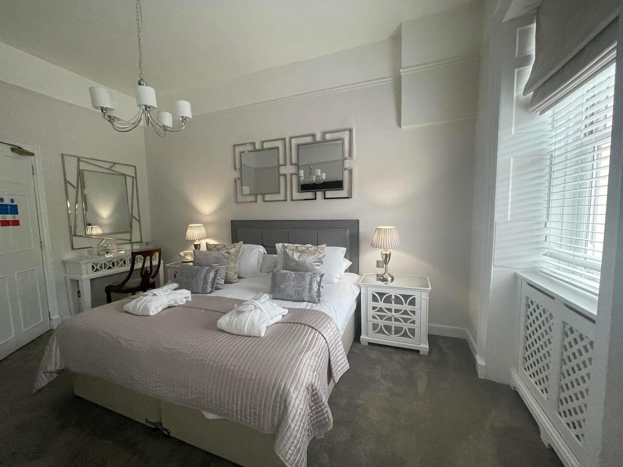 Photo - La Haule Manor