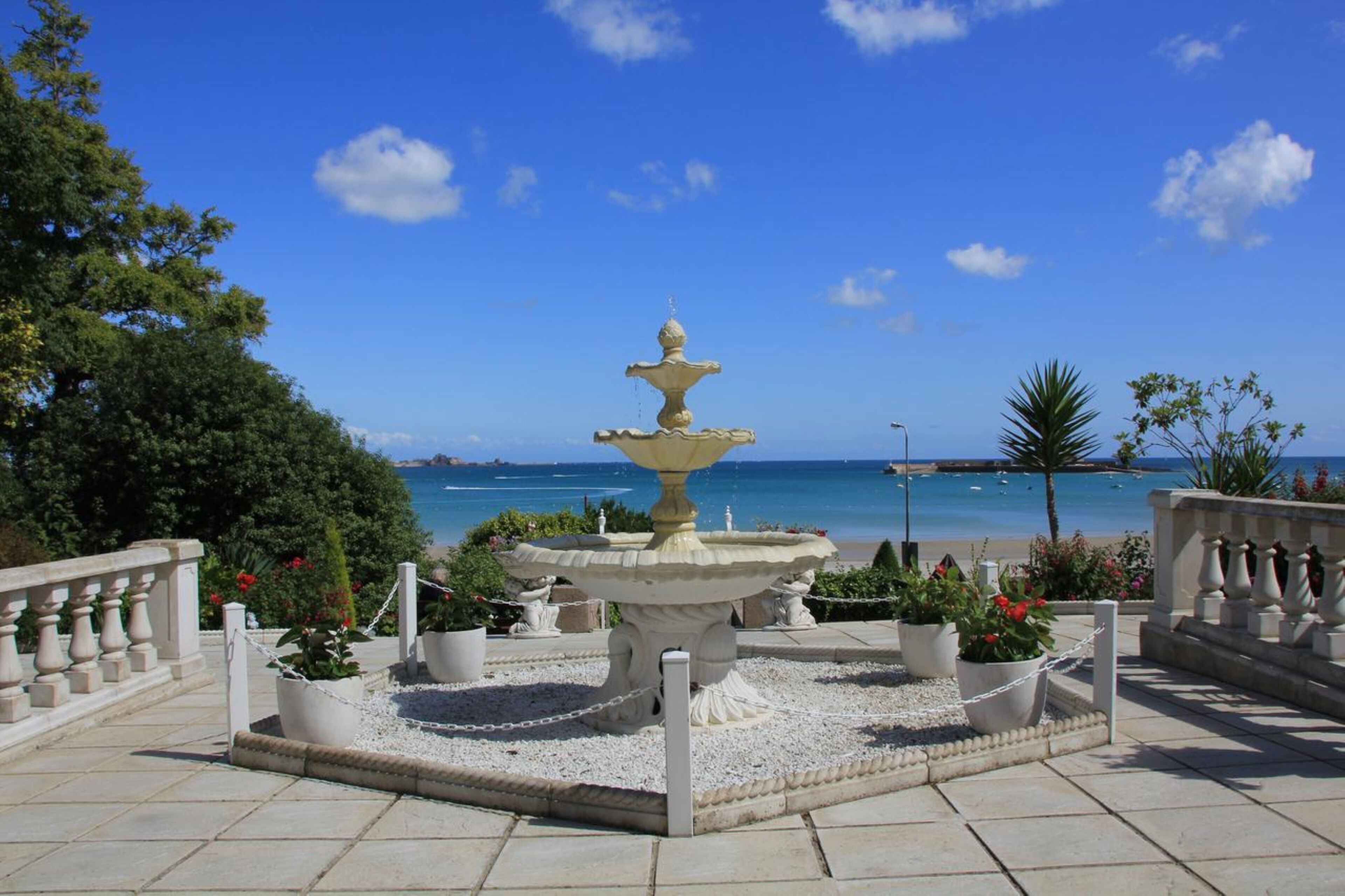 Photo - La Haule Manor