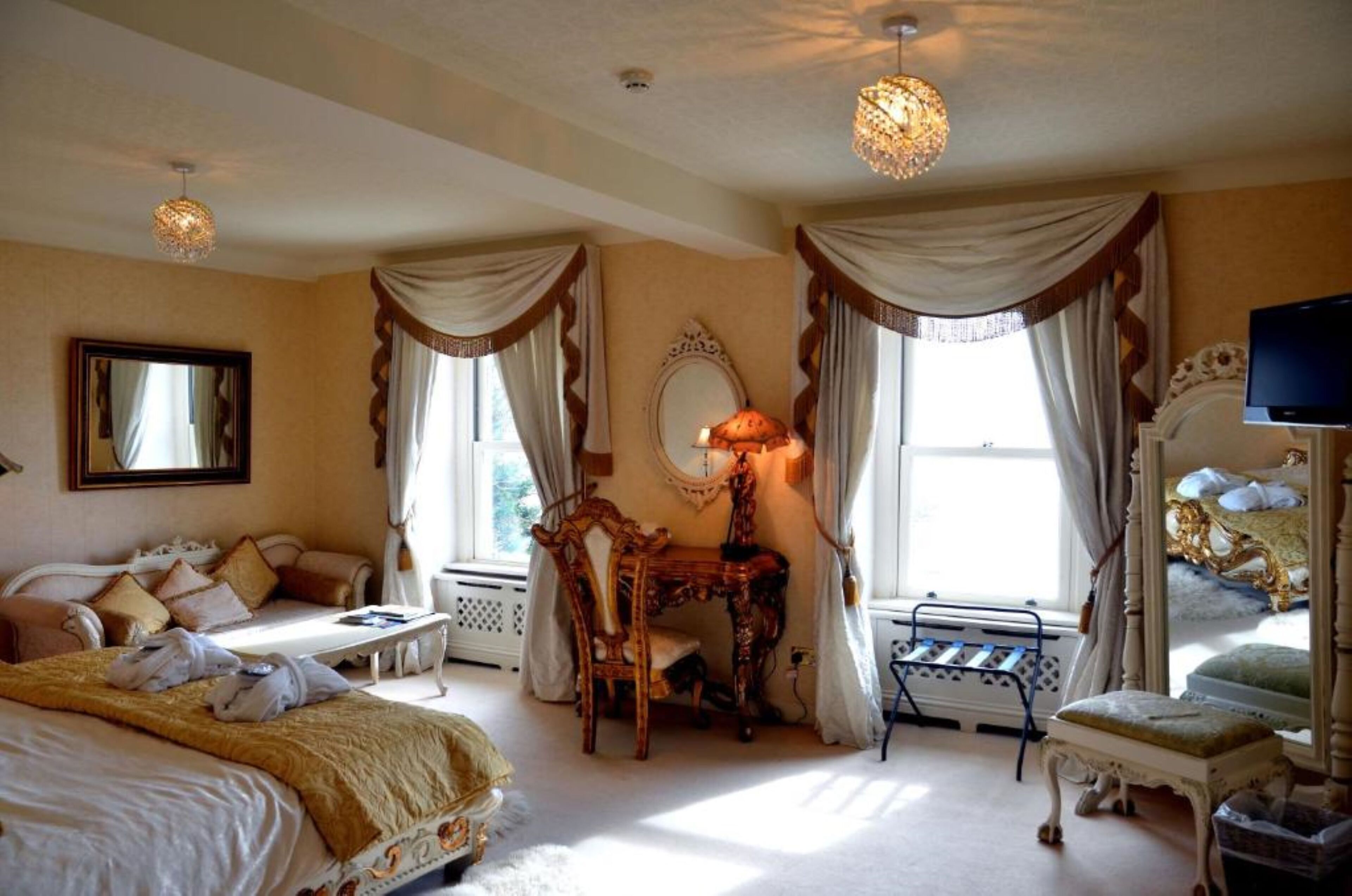 Photo - La Haule Manor