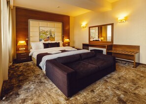 Phòng Suite Junior | 3 phòng ngủ, minibar, két bảo mật tại phòng, bàn 