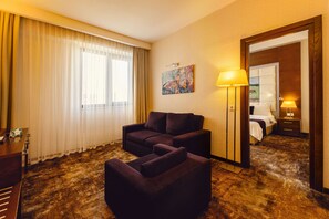 Deluxe Suite | Living area