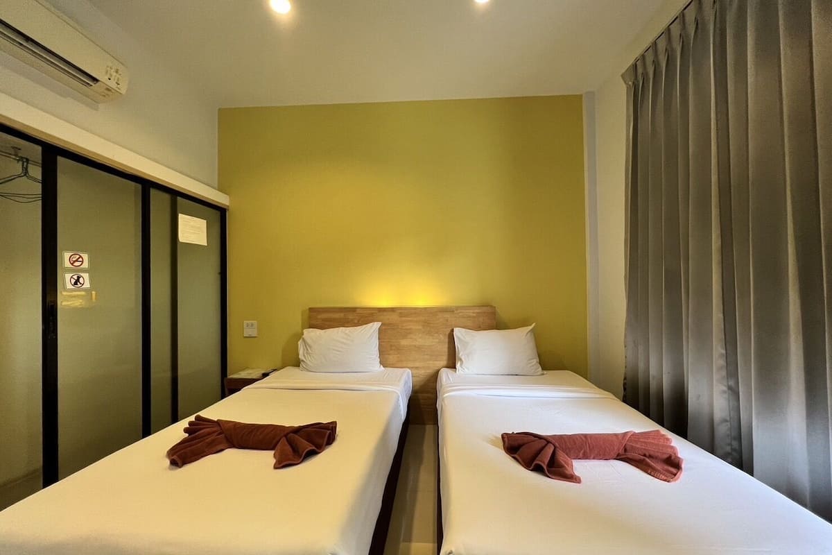 Standard Twin Room | Desk, free WiFi