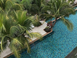 A rooftop pool surrounded by palm trees. - Rimnatee Resort Trang (Trang)