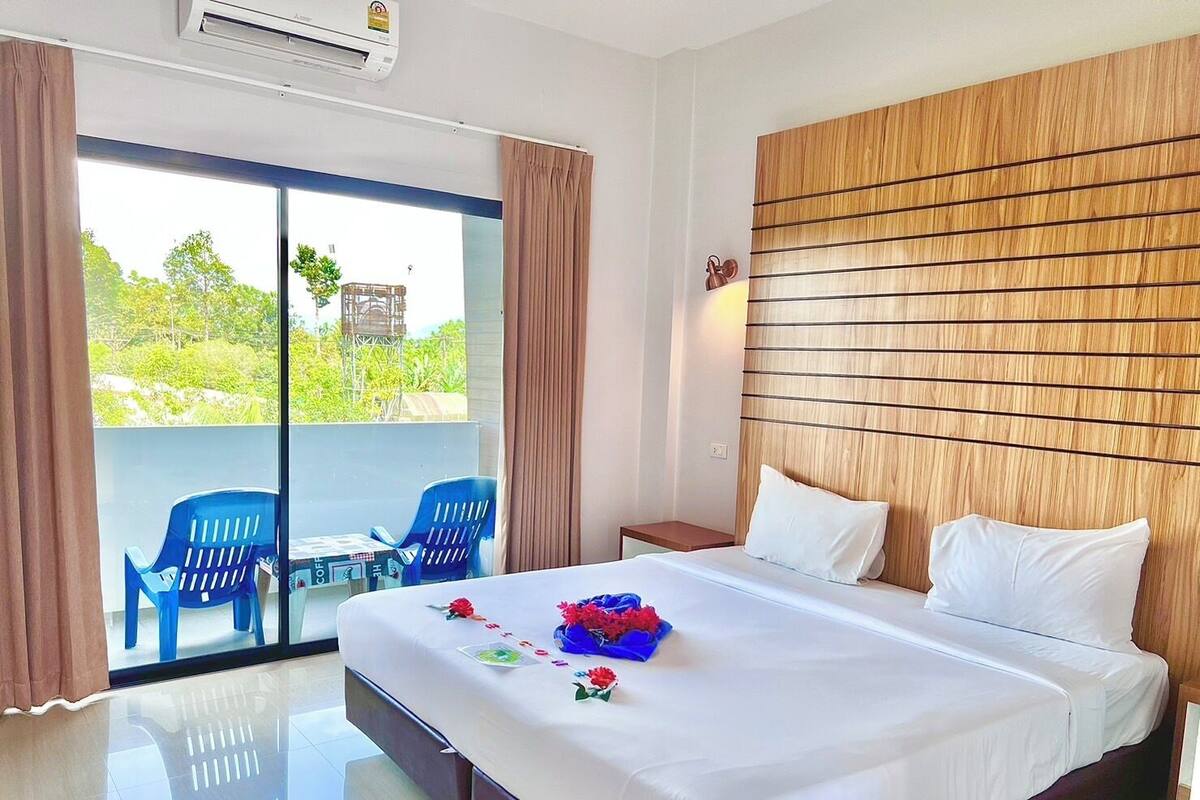 Standard Double Room | Desk, WiFi (free)