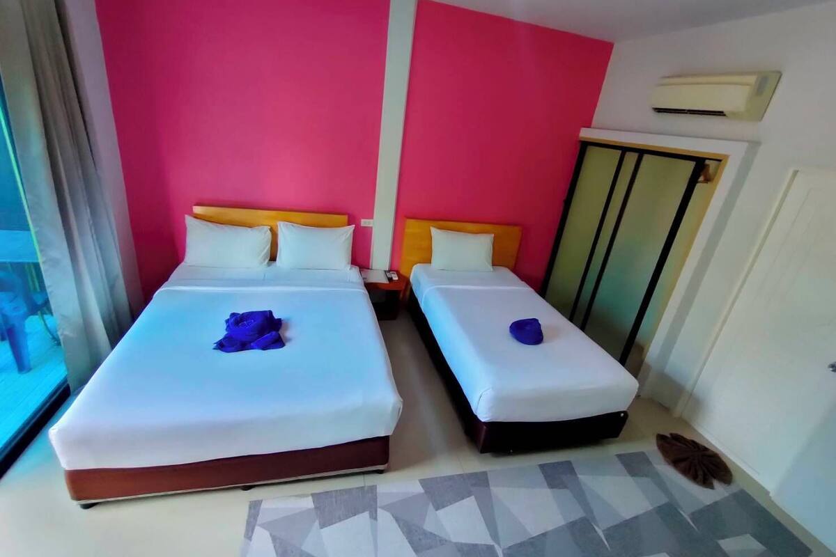 Triple Room | Desk, WiFi (free)