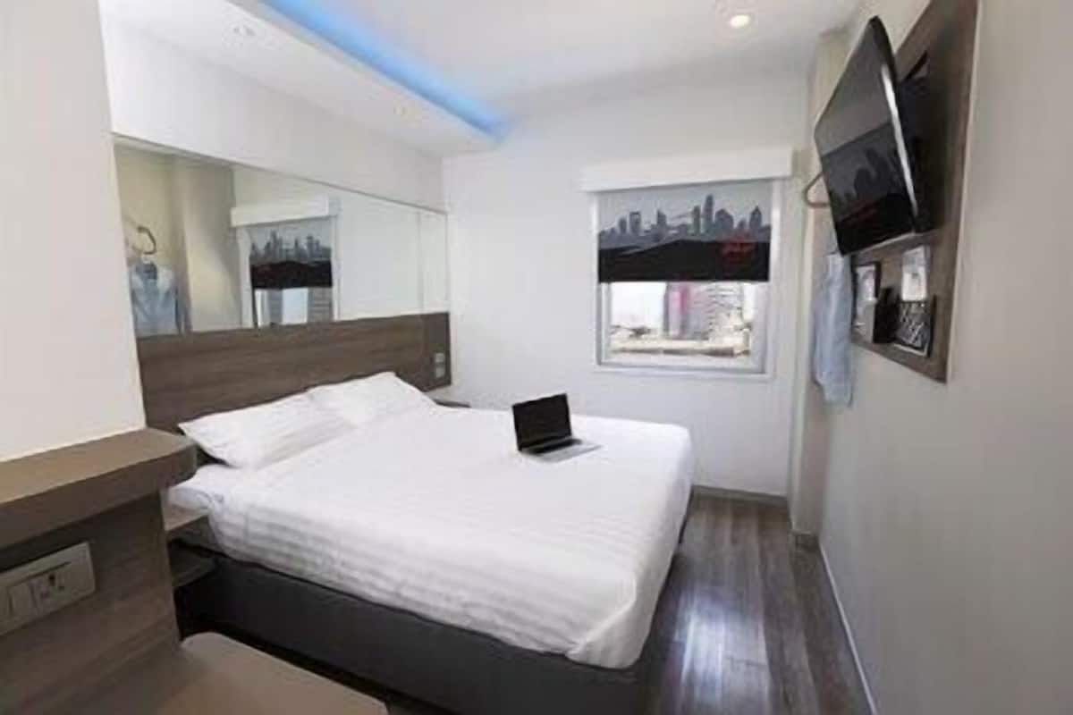 Cofres nos quartos, escrivaninha, Wi-Fi de cortesia, roupa de cama