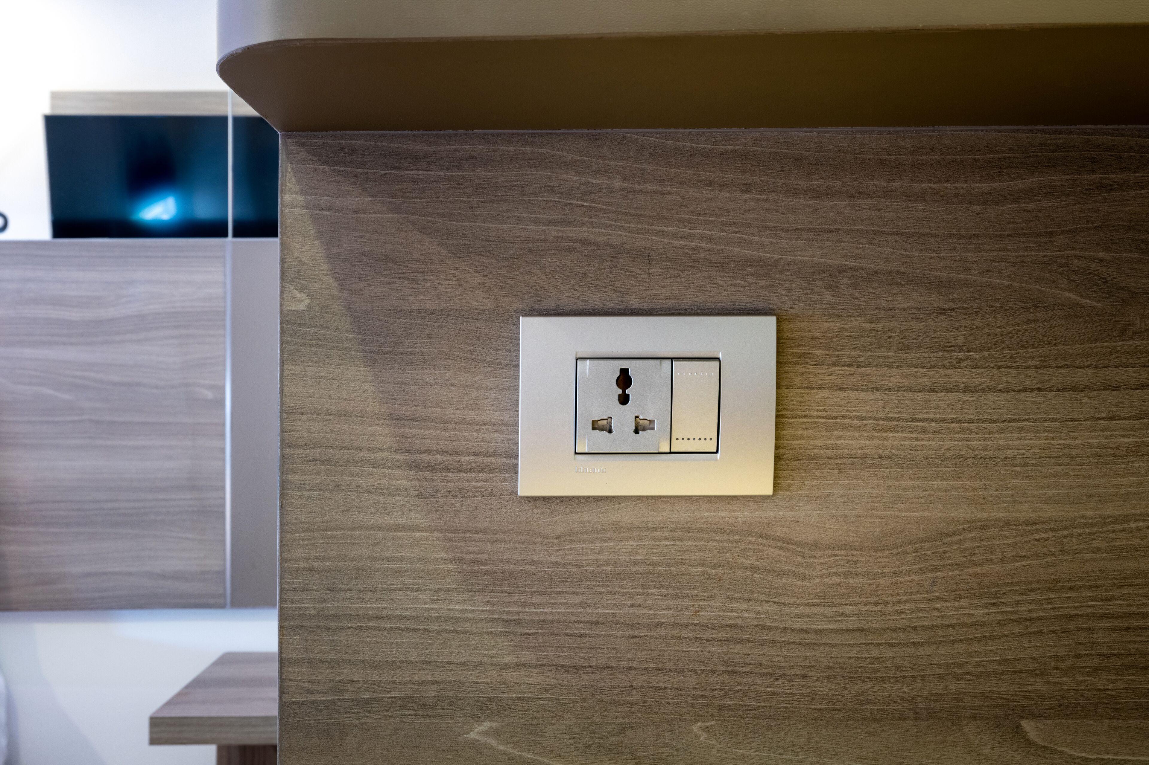 standard double room | in-room safe, desk, free wifi, bed sheets