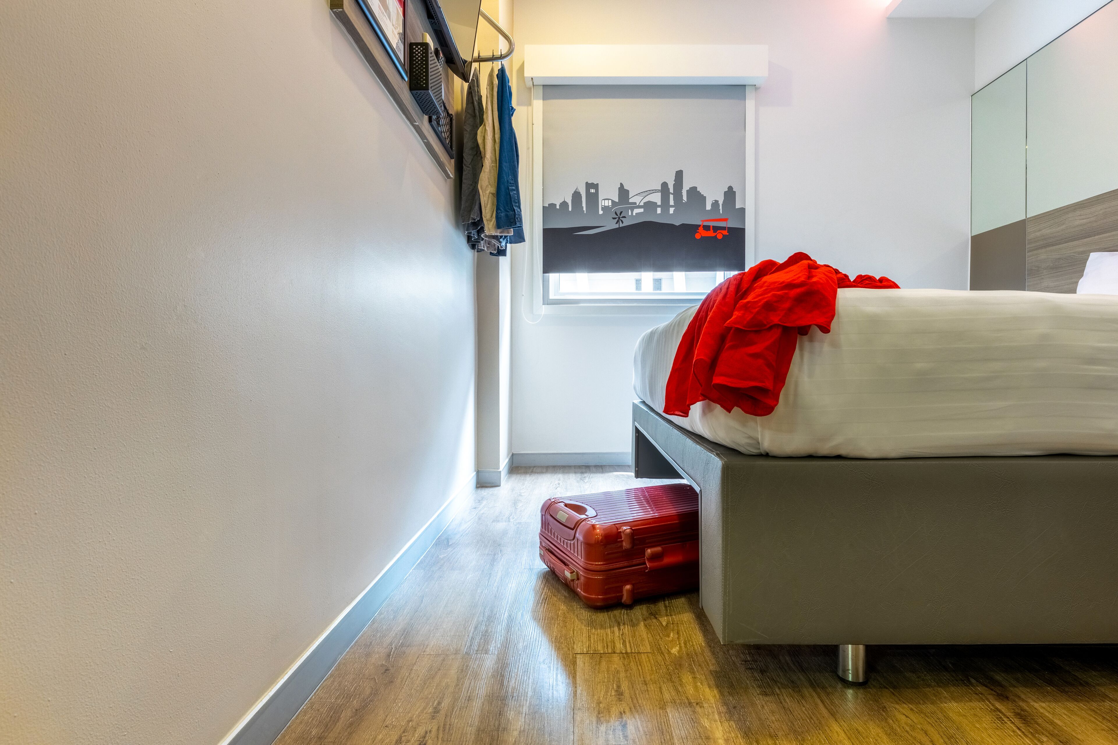 standard double room | in-room safe, desk, free wifi, bed sheets