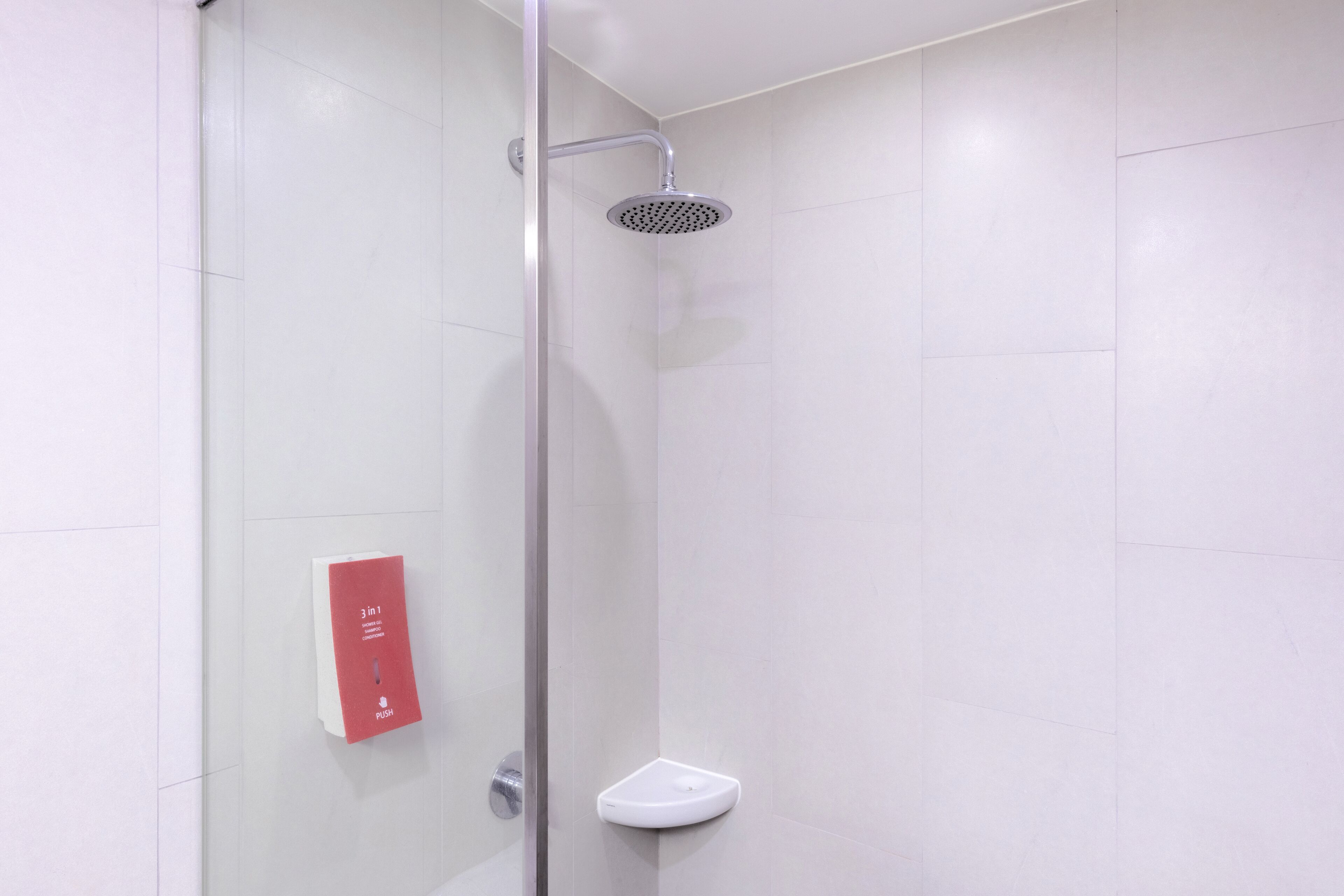 shower, free toiletries, bidet, towels