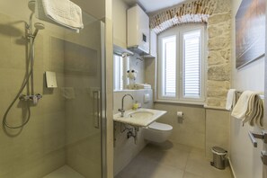 Double or Twin Room | Bathroom | Shower, towels - Tifani Luxury Rooms (Split)