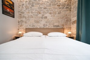 Minibar, desk, iron/ironing board, free WiFi - Tifani Luxury Rooms (Split)