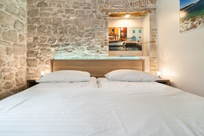 Double or Twin Room | Minibar, desk, iron/ironing board, free WiFi - Tifani Luxury Rooms (Split)