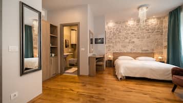 Triple Room | Minibar, desk, iron/ironing board, free WiFi