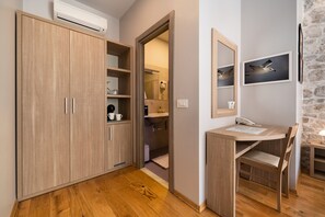 Triple Room | Minibar, desk, iron/ironing board, free WiFi - Tifani Luxury Rooms (Split)