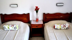 In-room safe, cribs (free), WiFi (free) - Sofia Apartments (Corfu)