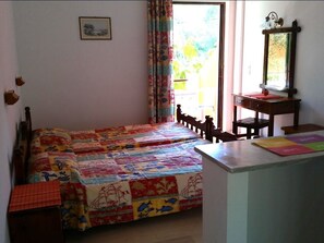 In-room safe, free cribs/infant beds, free WiFi - Sofia Apartments (Corfu)