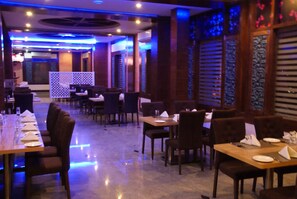 Bar (on property) - Rosewood International Hotel (Bengaluru)