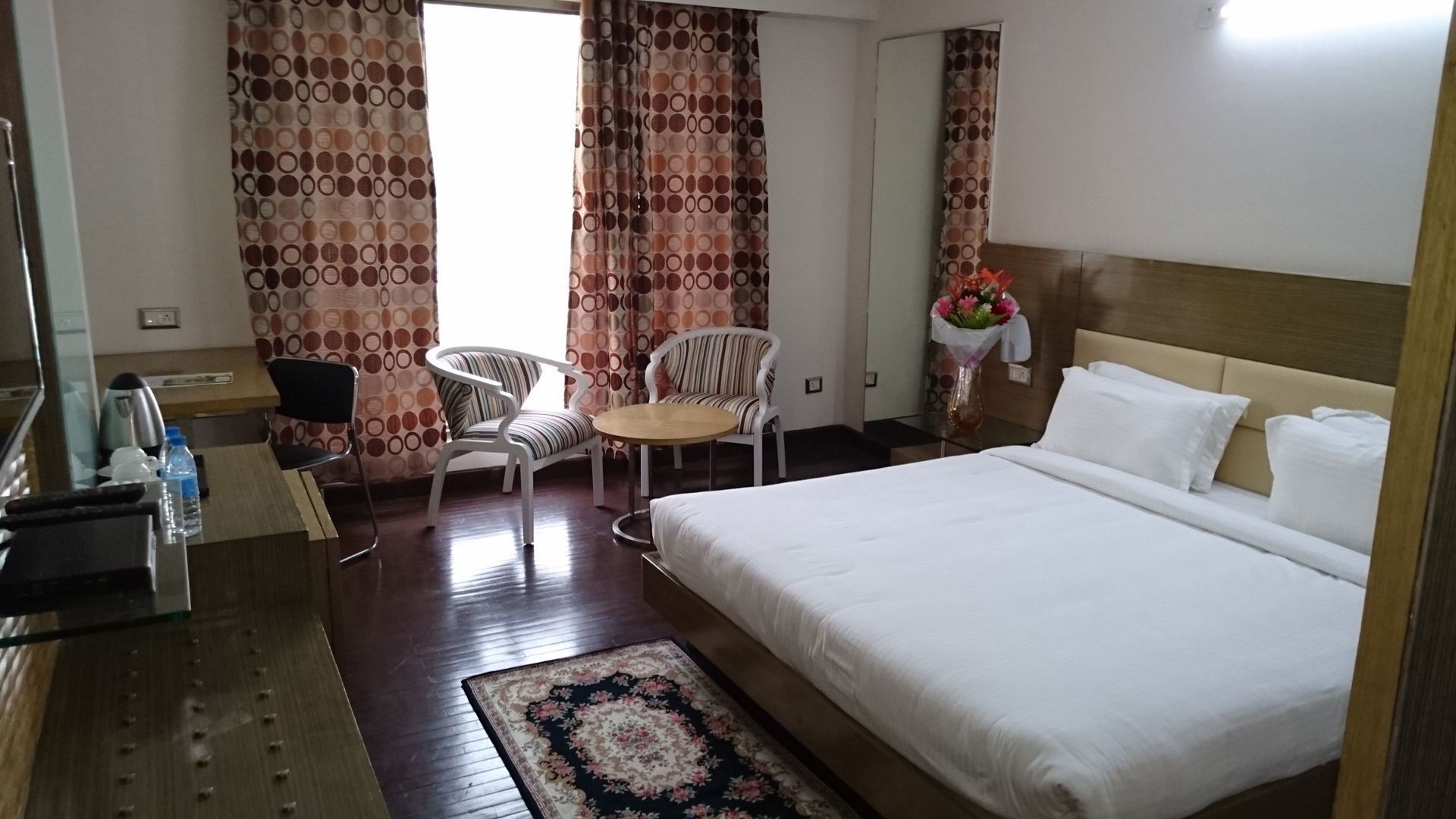 Premium bedding, minibar, in-room safe, desk