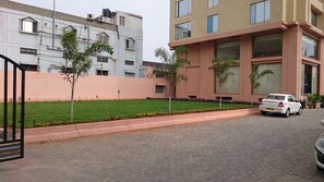 Garden - Rosewood International Hotel (Bengaluru)