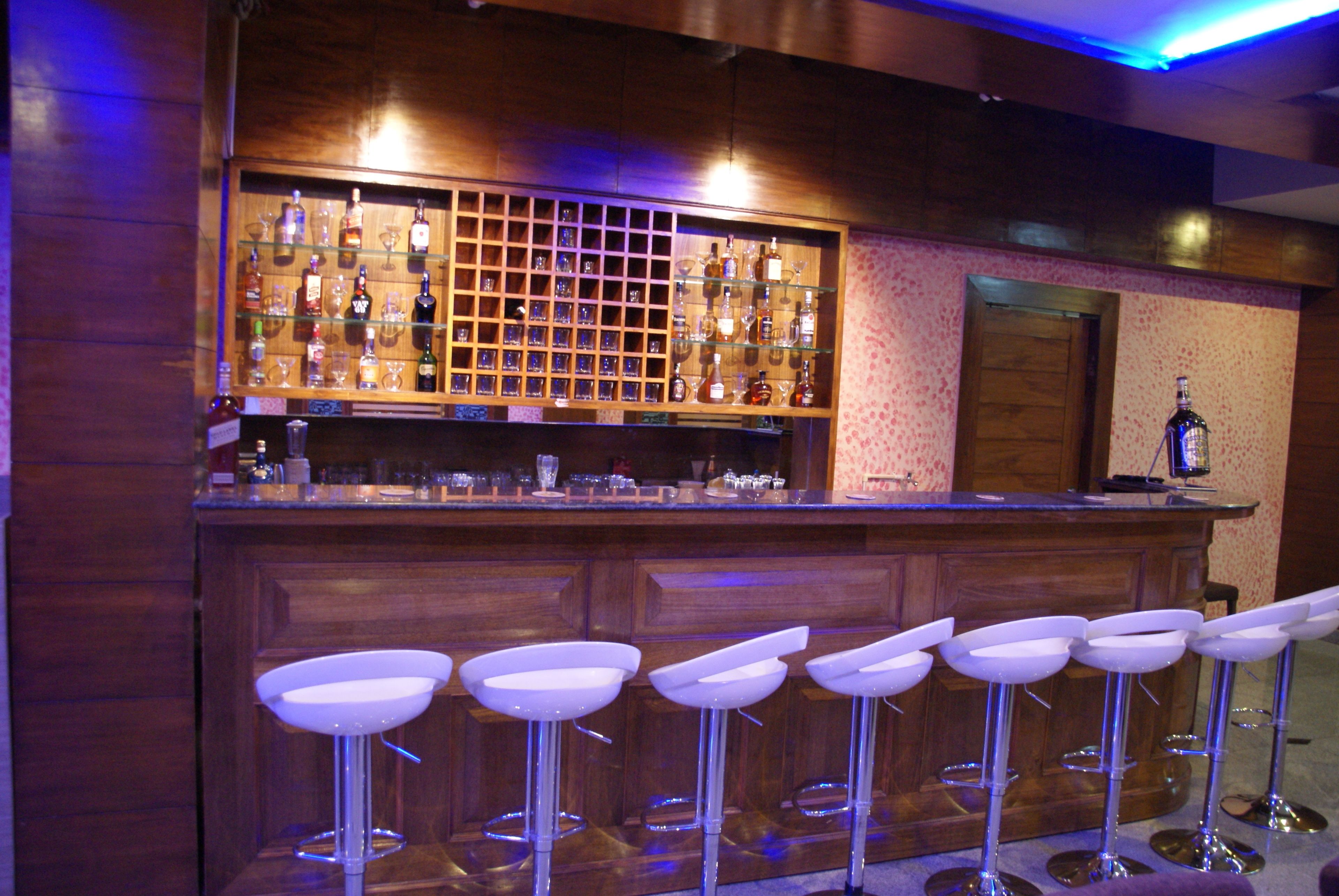 Bar (trong khuôn viên)