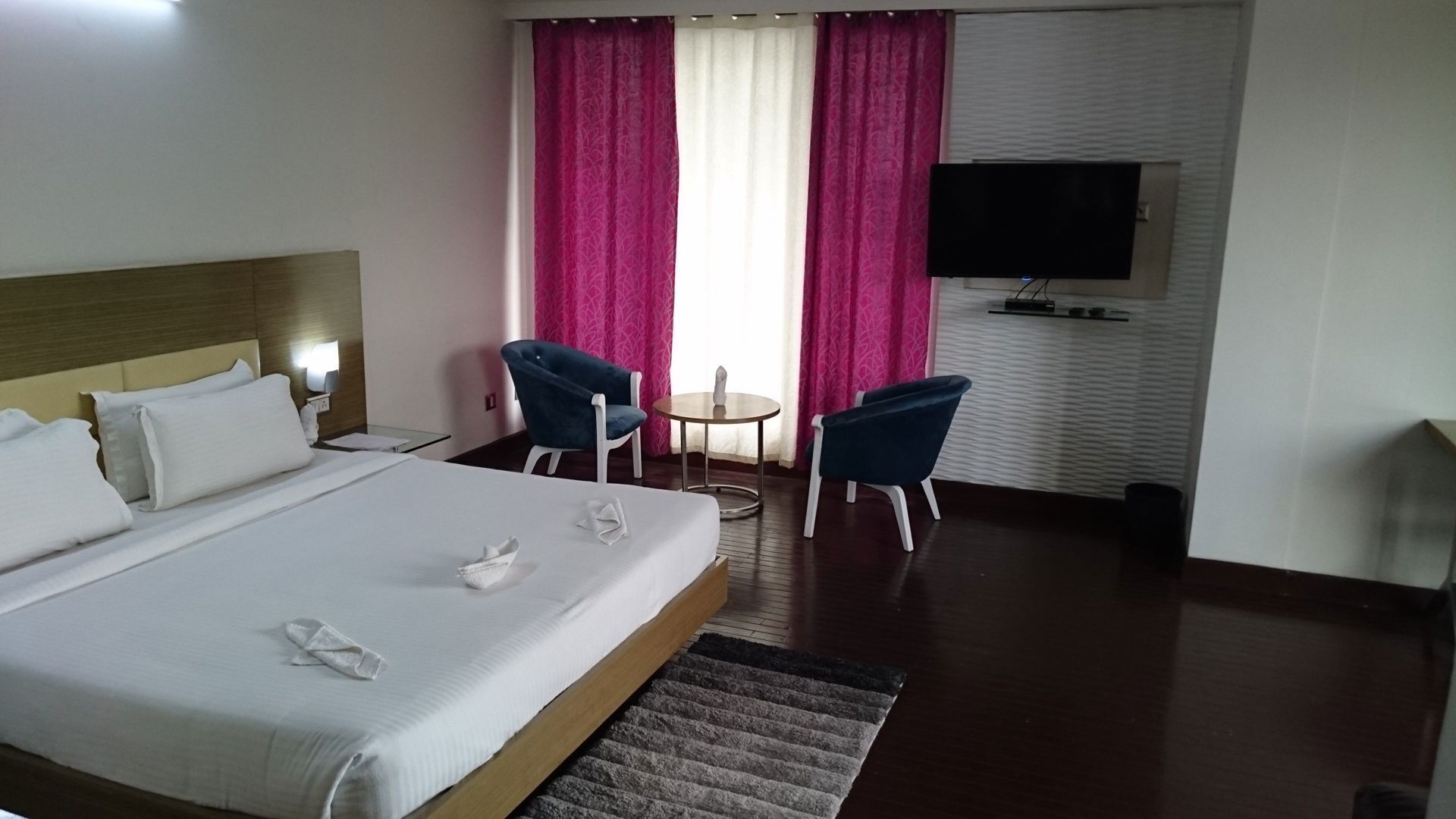 Premium bedding, minibar, in-room safe, desk