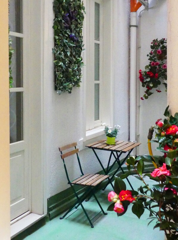 Comfort Single Room, Refrigerator & Microwave | Terrace/patio - Rooms Boutique Carducci (Trieste)