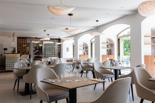 Lunch and dinner served, Modern European cuisine - Hôtel du Parc (Cavalaire-sur-Mer)