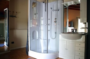 Double Room | Bathroom