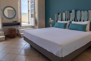 Estudio superior, 2 habitaciones, vista al puerto | Caja de seguridad en la habitación y decoración personalizada 