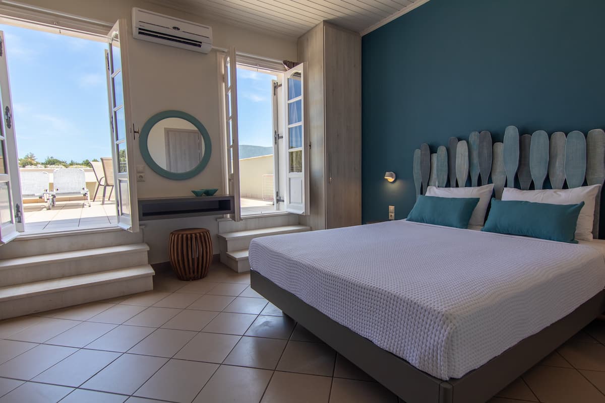 Superior Studio, 2 Bedrooms, Harbor View | In-room safe, individually decorated, individually furnished, desk