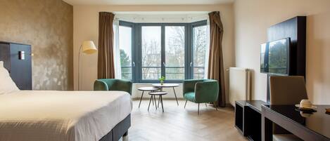 Superior Studio, 1 King Bed | 1 bedroom, soundproofing, iron/ironing board, free WiFi