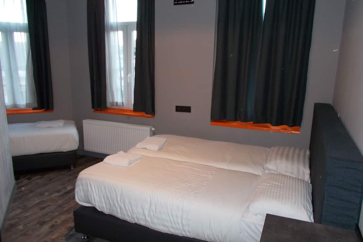 Free WiFi, bed sheets