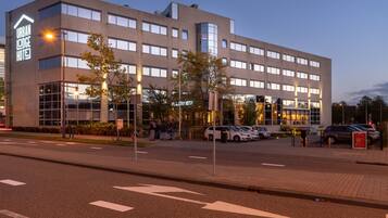 Vista frontal de la propiedad