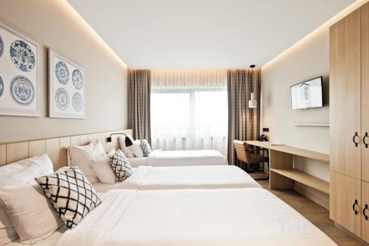 Urban Triple Room