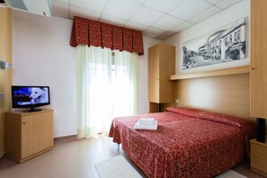 Double Room | In-room safe, desk, free cribs/infant beds, free WiFi - Hotel Al Mare (Jesolo)